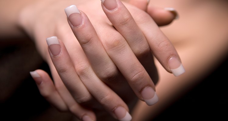 Las uñas de las manos rectas tienen un aspecto saludable y son fáciles de mantener.