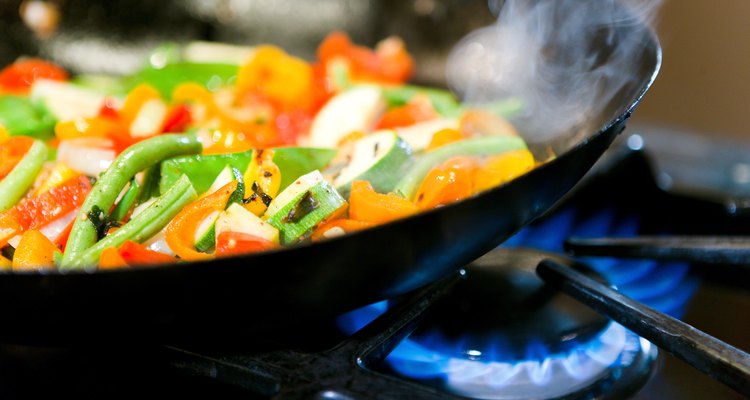 Cocinar implica transferir calor a los alimentos.