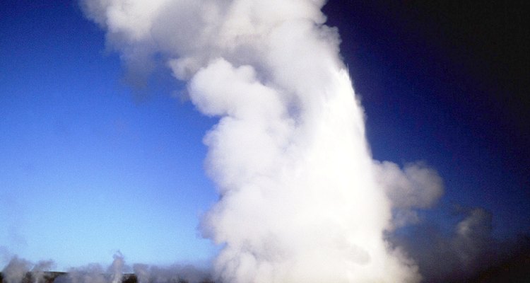 El conveniente acceso de KOA a Old Faithful se encuentra en la entrada oeste del parque.