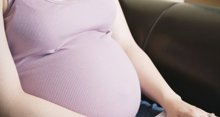 Sentarse de forma correcta puede ayudar a aliviar los síntomas de los últimos meses de embarazo.