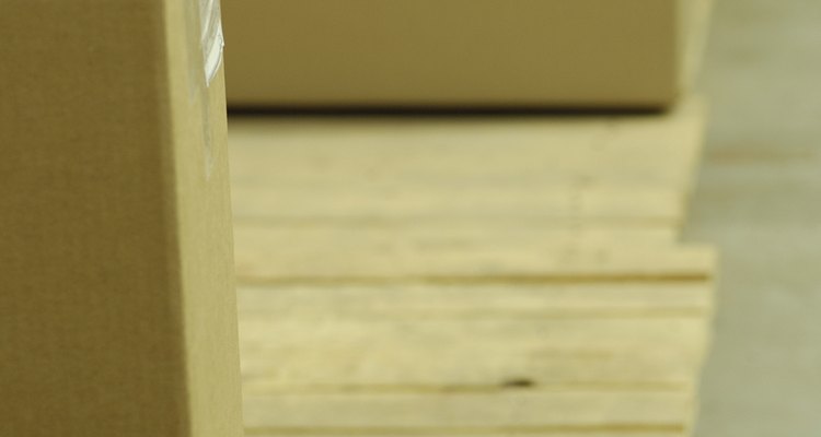 Dale una nueva vida a los palets de madera como muebles de habitación.
