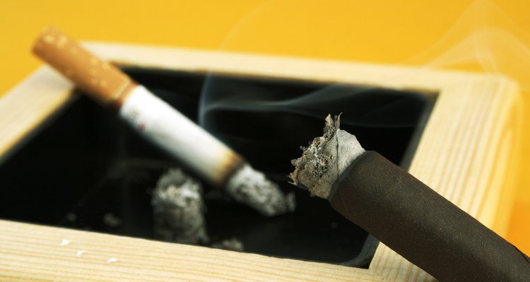 Los cigarros y el alcohol pueden contribuir a tener pesadillas.