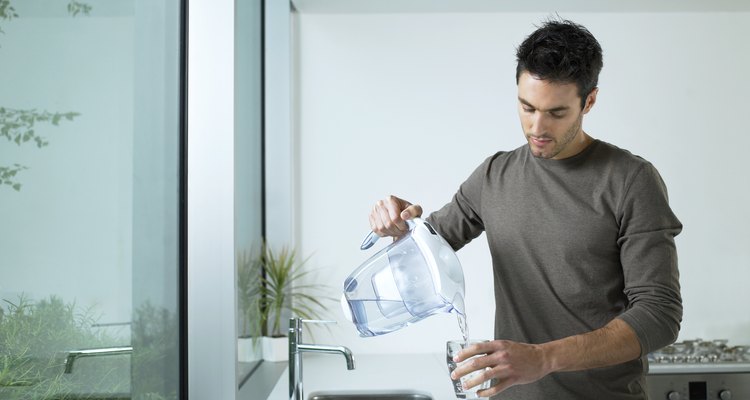 Obtener el filtro de agua correcto puede eliminar la necesidad del agua embotellada.