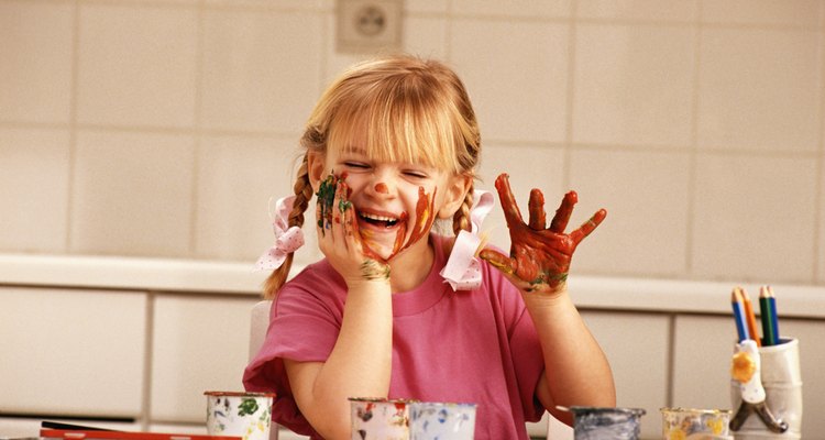 Haz pintura para dedos en tu casa.