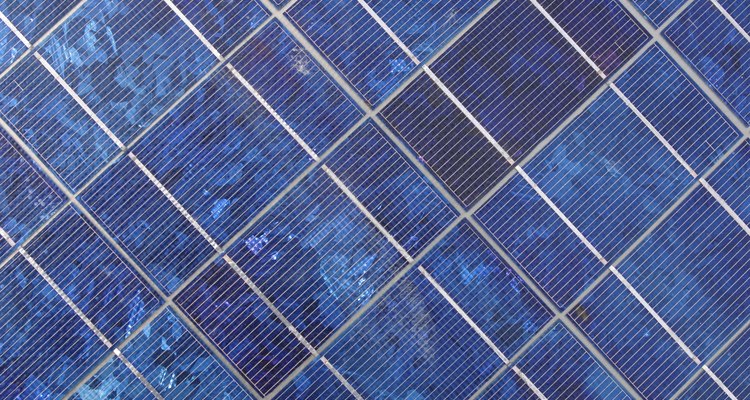 Los paneles solares recogen la energía incluso en días nublados.