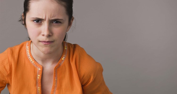 La ira oculta puede manifestarse como un comportamiento pasivo-agresivo en los adolescentes.