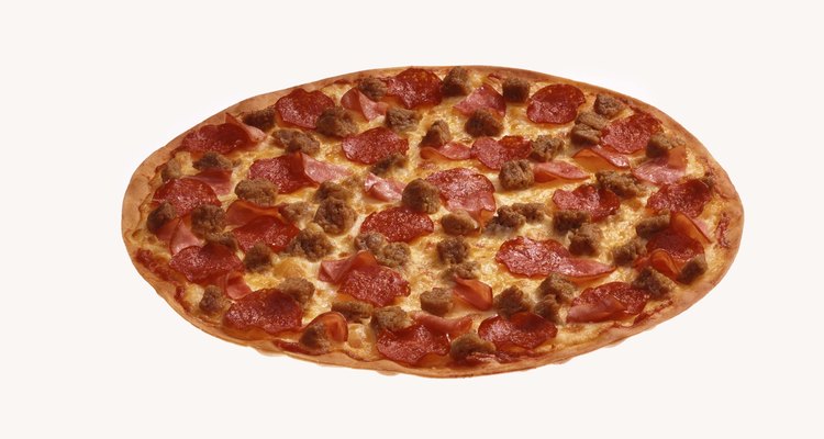 La pizza se cocina en forma más pareja sobre una piedra para horno.