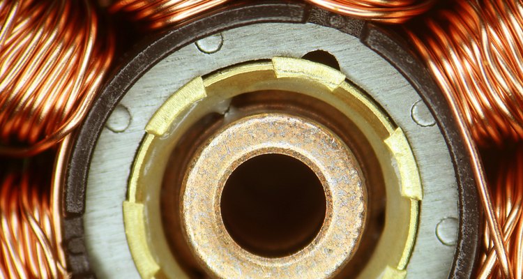 O estator de um motor elétrico pode conter várias bobinas de fio de cobre enroladas firmemente