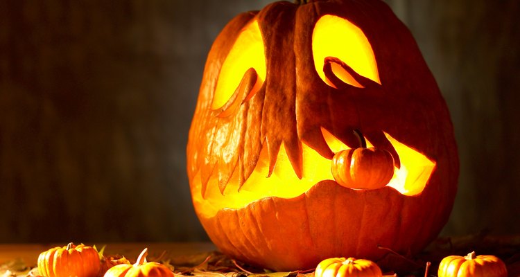 Ayuda a tu hija adolescente a celebrar Halloween con un disfraz genial.