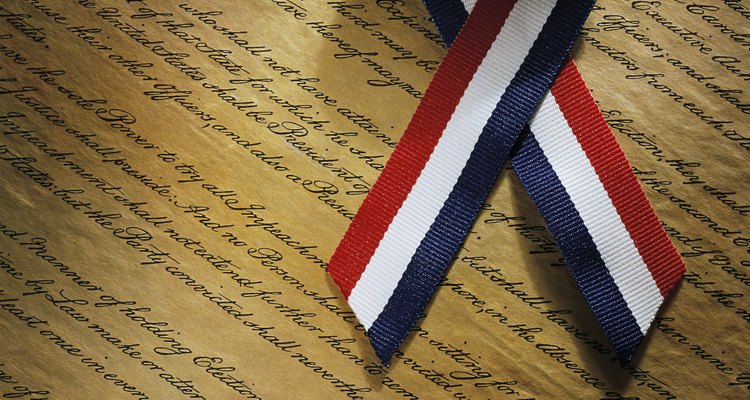 Los artículos de la Confederación gobernaron Estados Unidos del 1 de marzo de 1781 hasta que fueron reemplazados por la Constitución el 4 de marzo de 1789.