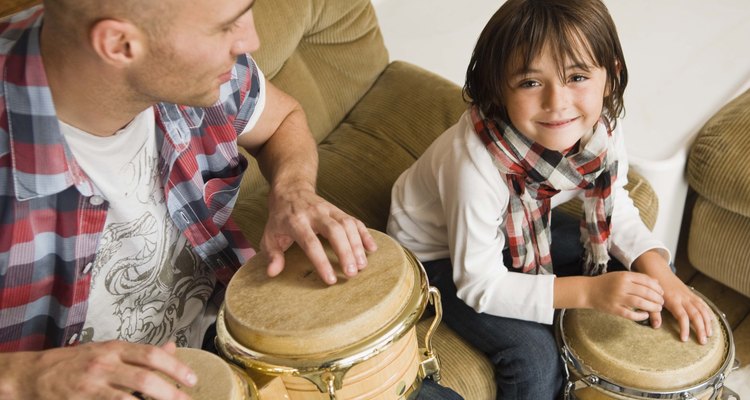 La música puede ayudar a hacer participar a un estudiante con síndrome de Down en el proceso de aprendizaje.