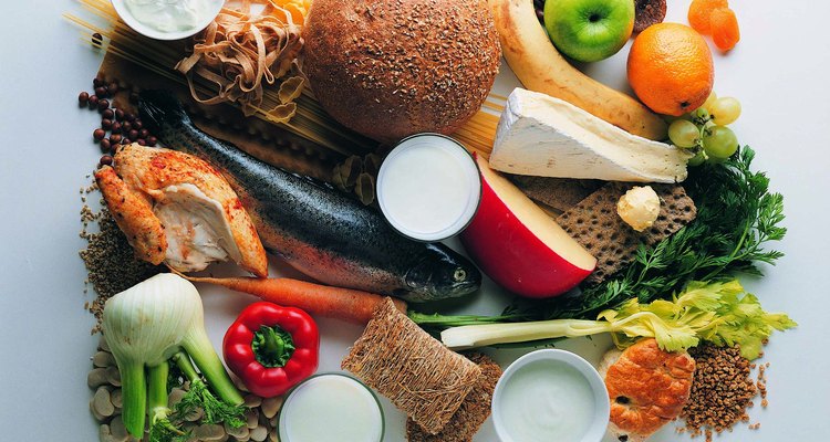 s alimentos podem ser divididos em três categorias: carboidratos, proteínas e lipídeos