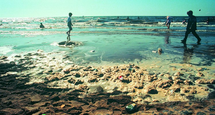 Las aguas residuales tratadas y sin tratar son tiradas en los océanos de las ciudades en todo el mundo.