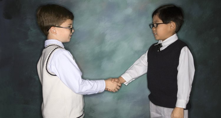 Con una instrucción positiva, los niños pueden aprender buenos modales corteses.