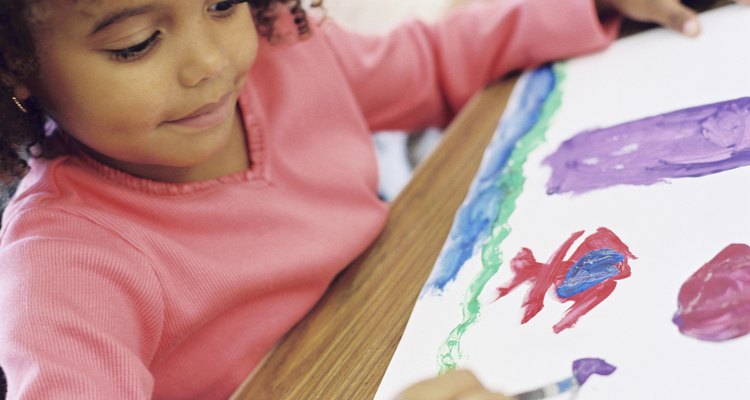 La oportunidad de crear arte único es benéfico para los niños.