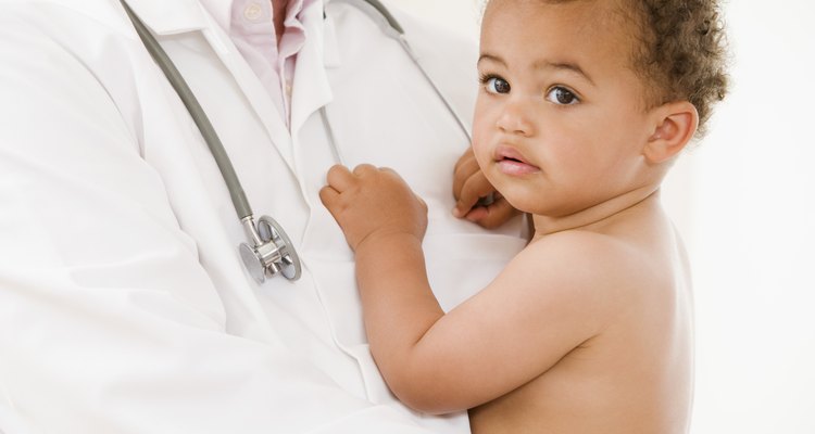 El doctor de tu bebe puede hacer el diagnóstico y el tratamiento de una infección en el oído.