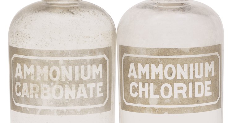 El cloruro de amonio cristalino se puede guardar en un vial de vidrio.