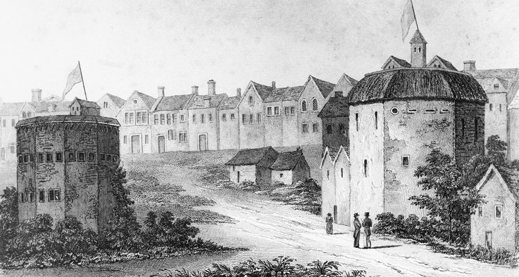 The Globe Theatre was the first playhouse built in London in 1576.