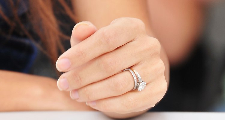 the-proper-way-to-wear-a-wedding-engagement-ring-our-everyday-life