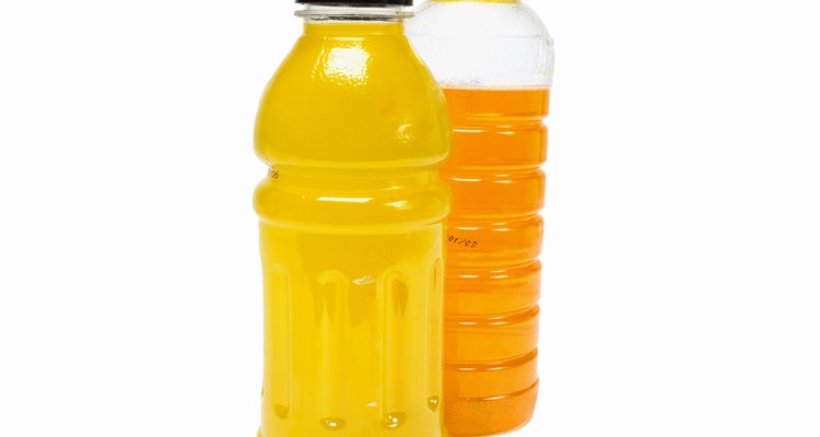 Bebidas isotônicas podem ajudar a reidratar em caso de vômito excessivo ou diarreia