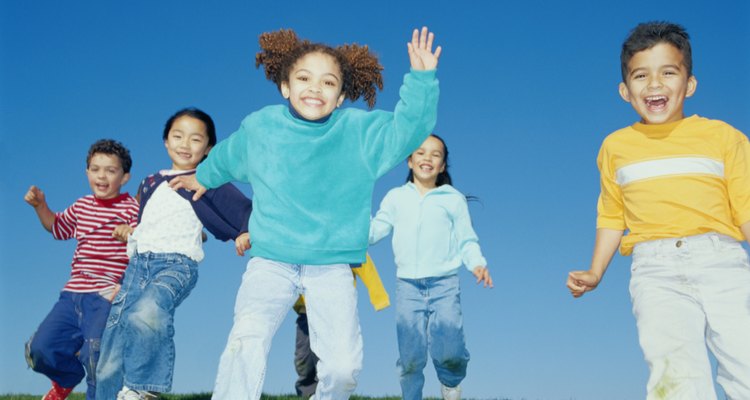 Estos simples juegos además de divertidos promueven el ejercicio físico.