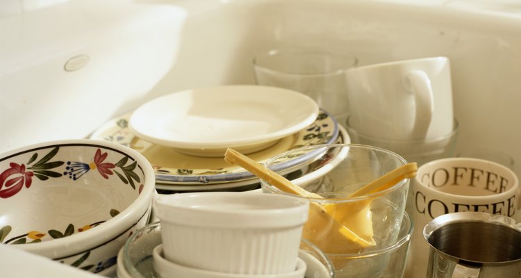 O bicarbonato de sódio ajudará seus pratos de vidro a ficar limpos