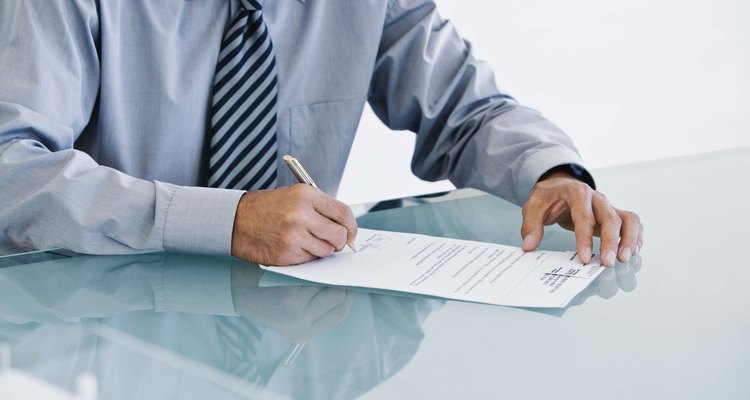 Algunos documentos requieren la firma de un notario público.