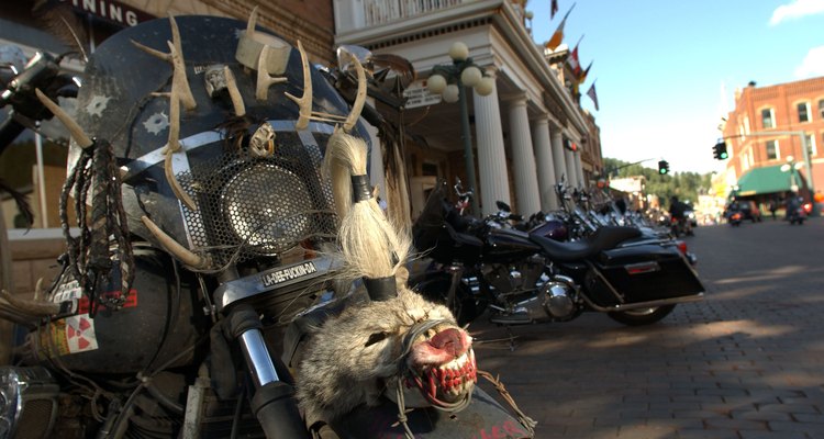 Deadwood es frecuentemente visitado por los asistentes a la reunión anual de la motocicleta de Sturgis.
