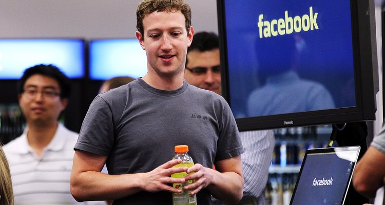 O Facebook, criado em 2003 por Mark Zuckerberg, requer um endereço de e-mail válido