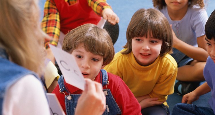 Inventa categorías más complejas a medida que los alumnos se vuelvan más habilidosos para clasificarlas.