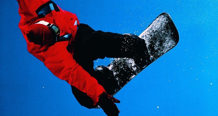 Practica tus saltos y trucos en Raging Buffalo Snowboarding Ski Park.