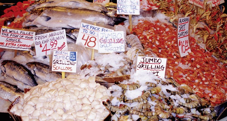 Dirígete al Pike Place Market (abierto todo el año), para probar los deliciosos mariscos.