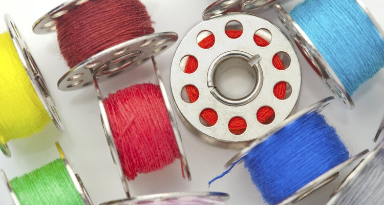 Use fio de nylon colorido para fazer joias