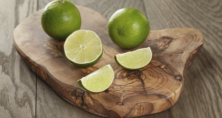 Uns minutinhos no micro-ondas fazem milagres às limas e limões