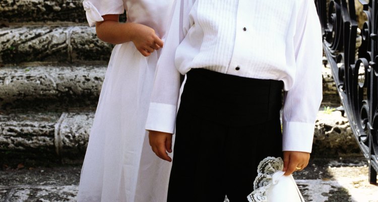 Mantén a los niños felices y tranquilos en una boda con algunas actividades bien seleccionadas sólo para ellos.