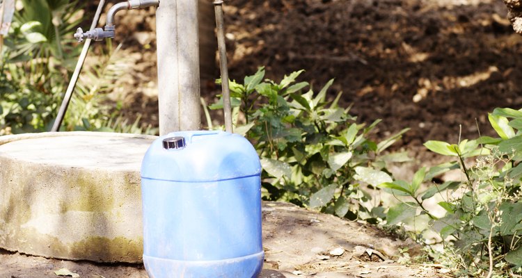 Aprenda a montar um filtro de água para remover contaminantes nocivos à saúde