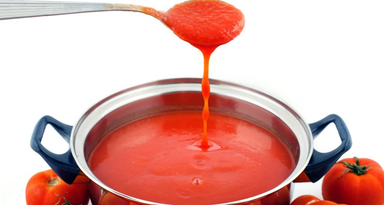 Alimentos como o molho de tomate contêm altos níveis de acidez