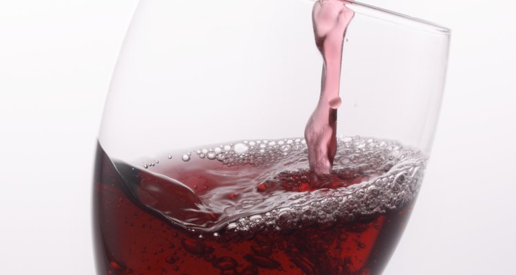 O teor alcoólico de vinho pode ser estimado através da medida dos graus Brix