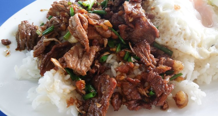 beef fried with garlic and rice. thai food