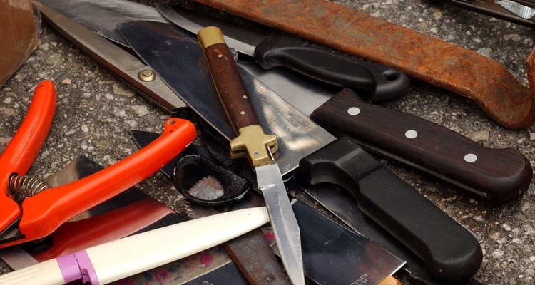 Un chef profesional (o un amateur culto) lleva sus cuchillos, sus "instrumentos" en un estuche para enrollar. Así lo hacen también los coleccionistas de cuchillos.