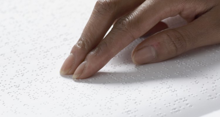 Braille é um dos muitos meios de comunicação para pessoas com deficiência.