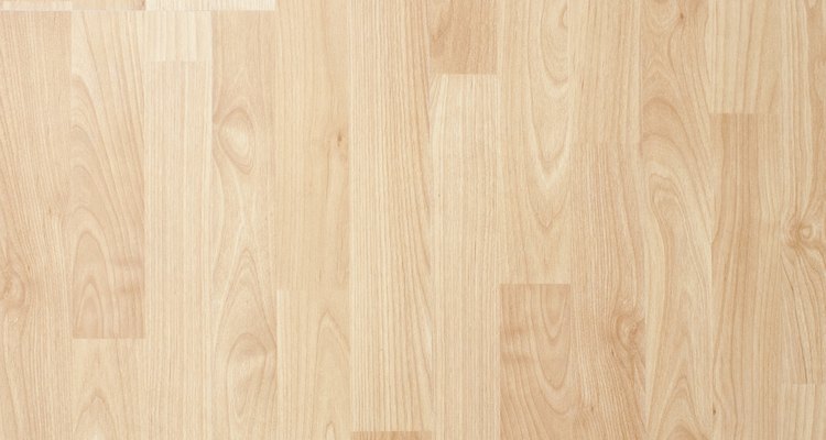 Los pisos de madera pueden realzar la belleza y el estilo de tu hogar.