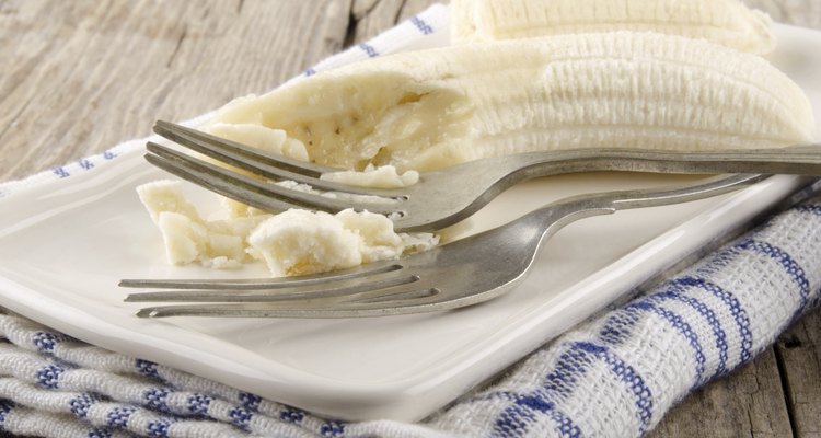 Esta máscara feita com bananas ajuda a desacelerar a passagem do tempo sobre a pele