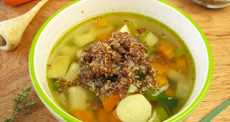 Sopa de vegetales y quinoa.