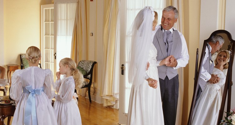 Una boda en casa a menudo es una mezcla entre una boda formal y una informal.
