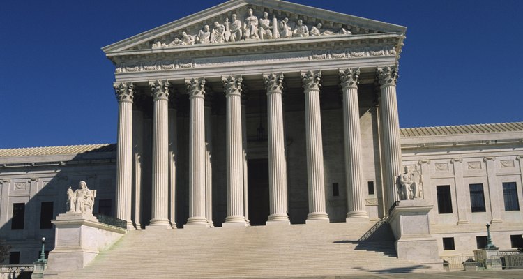 La Suprema Corte de los Estados es un ejemplo de la orden corintia.