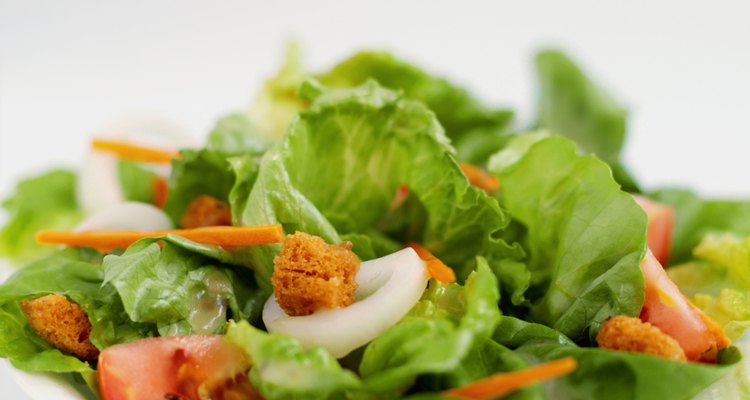 Las zanahorias añaden calcio y caroteno a la ensalada.