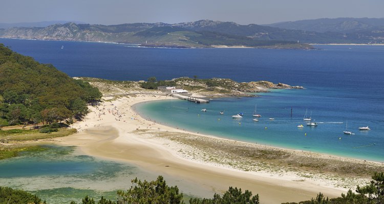 Las playas ofrecen relajantes paseos en plena naturaleza.