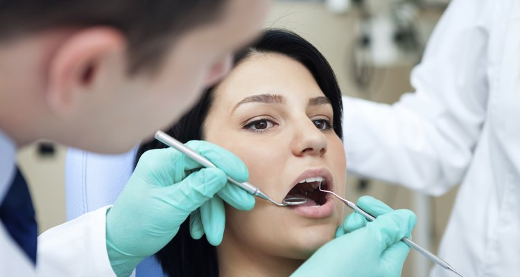 Se o dente siso permanecer impactado, ele pode infeccionar