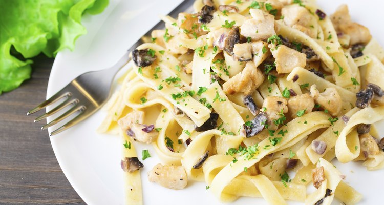 Pasta with chicken and mushroom